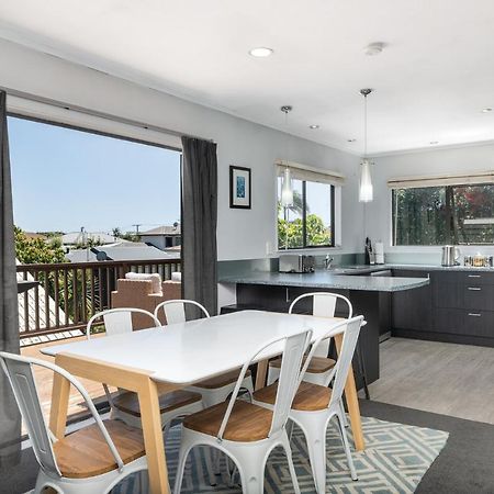 Convenient Family Bach With Easy Access To Blake Park The Beach And Downtown Mount Maunganui Bagian luar foto