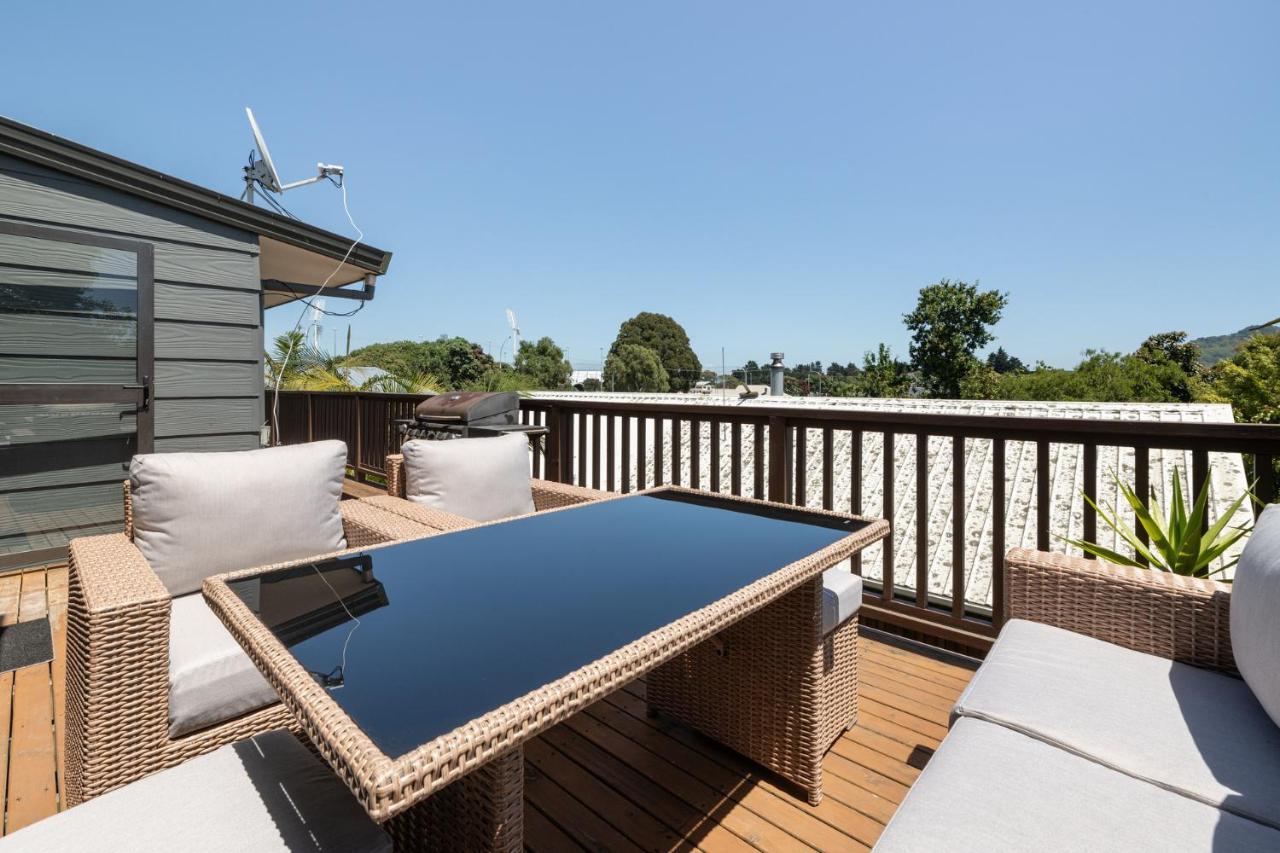 Convenient Family Bach With Easy Access To Blake Park The Beach And Downtown Mount Maunganui Bagian luar foto