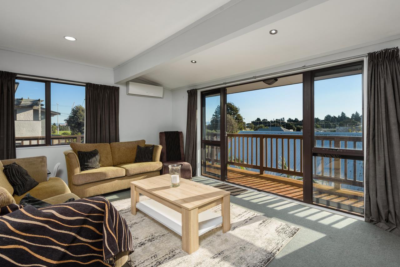 Convenient Family Bach With Easy Access To Blake Park The Beach And Downtown Mount Maunganui Bagian luar foto