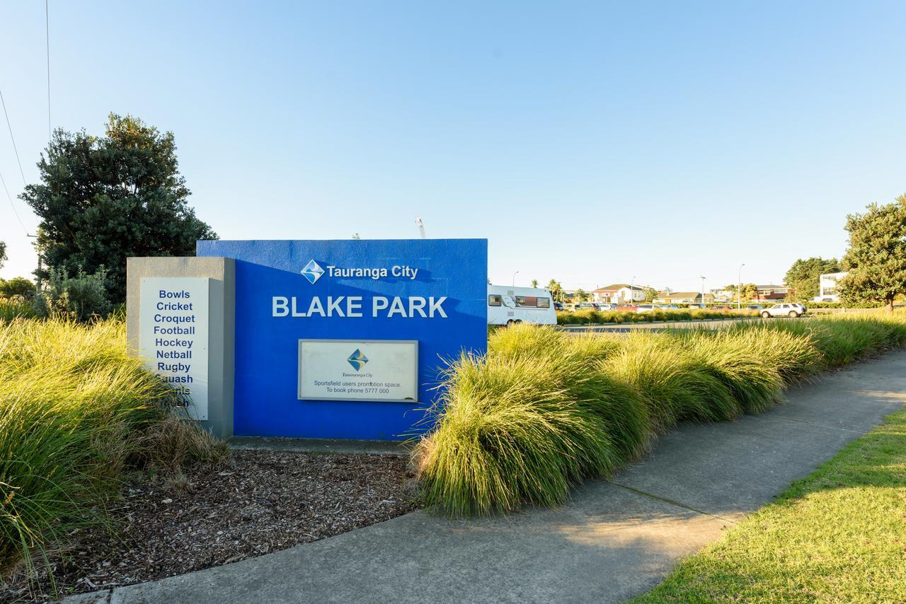 Convenient Family Bach With Easy Access To Blake Park The Beach And Downtown Mount Maunganui Bagian luar foto