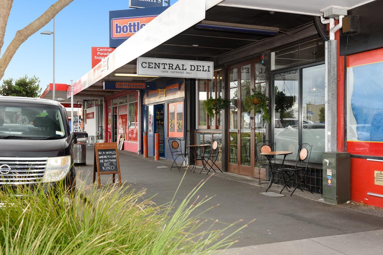 Convenient Family Bach With Easy Access To Blake Park The Beach And Downtown Mount Maunganui Bagian luar foto