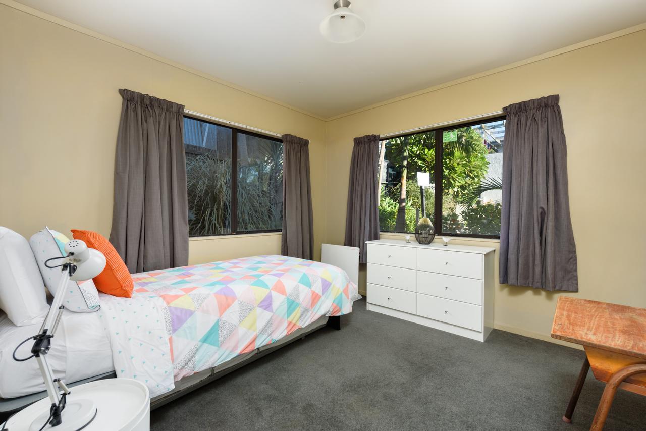 Convenient Family Bach With Easy Access To Blake Park The Beach And Downtown Mount Maunganui Bagian luar foto