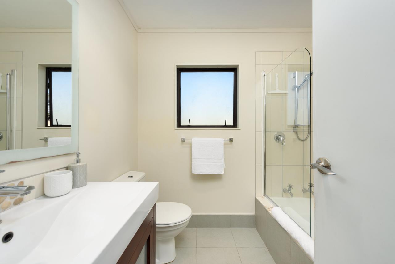 Convenient Family Bach With Easy Access To Blake Park The Beach And Downtown Mount Maunganui Bagian luar foto